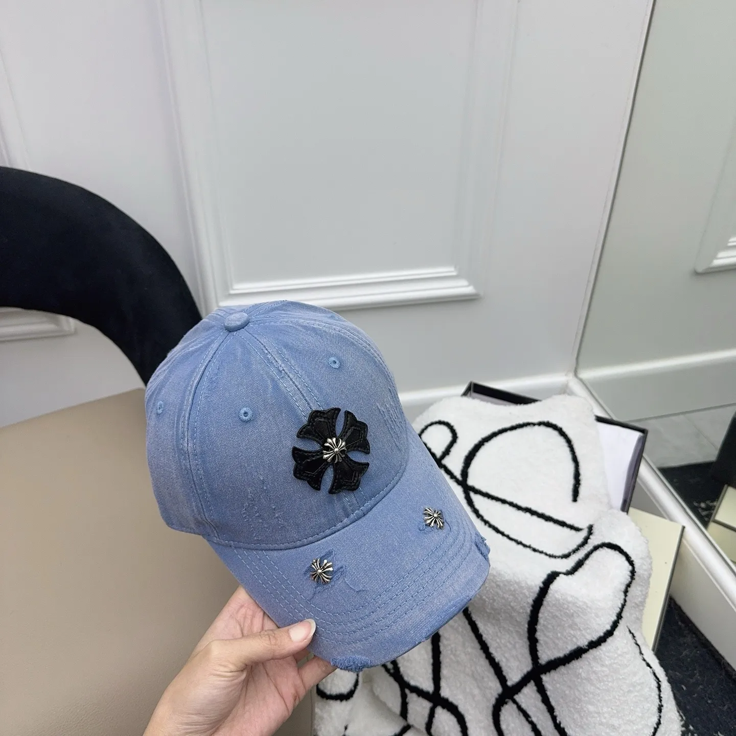 Kroxin’s new baseball cap ✝️ Sweet and cool